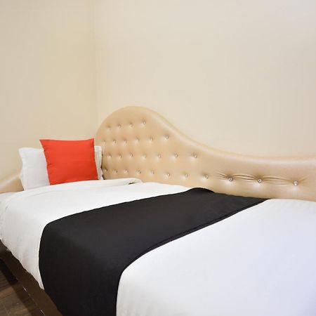 Capital O Moments Inn Амритсар Экстерьер фото