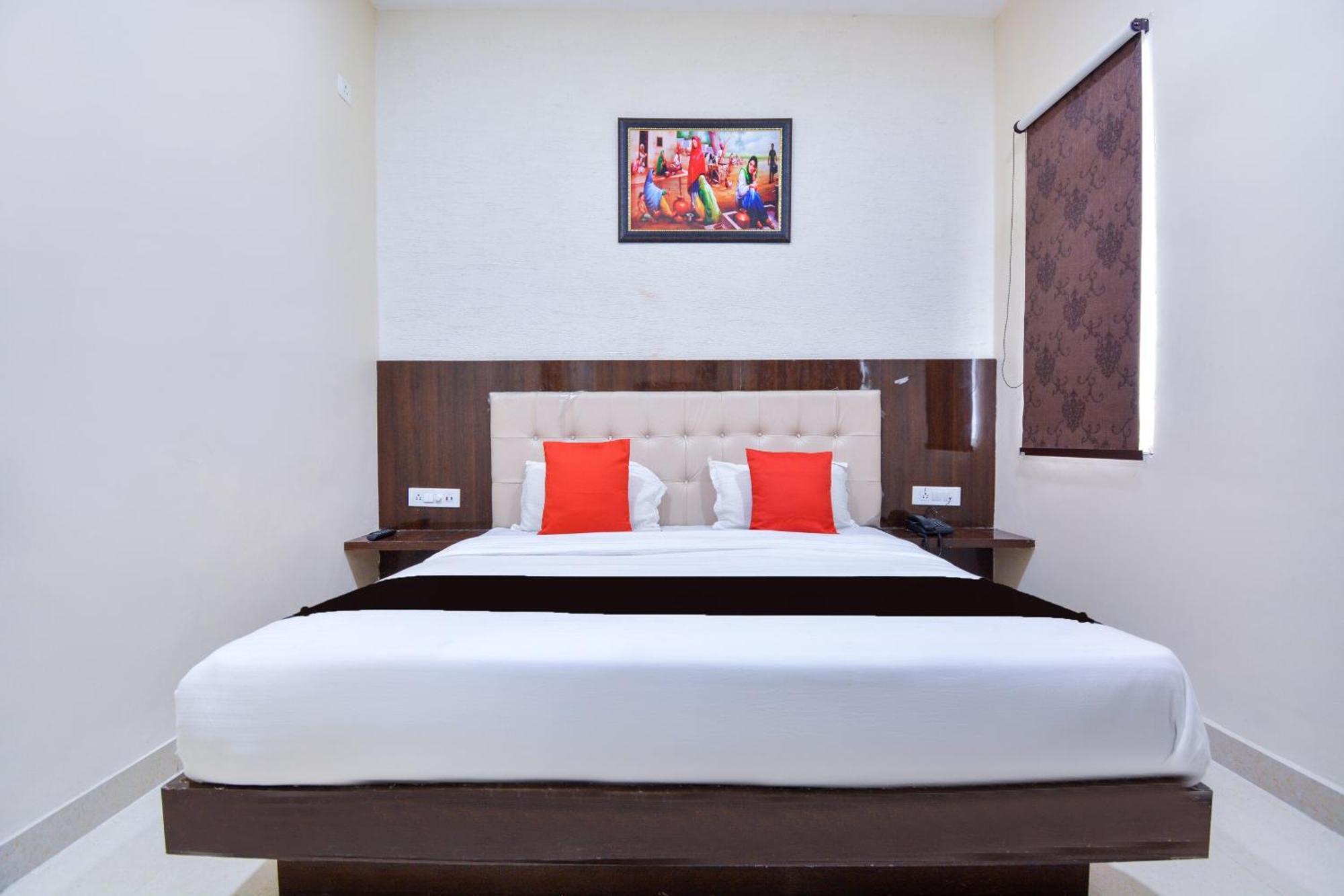 Capital O Moments Inn Амритсар Экстерьер фото